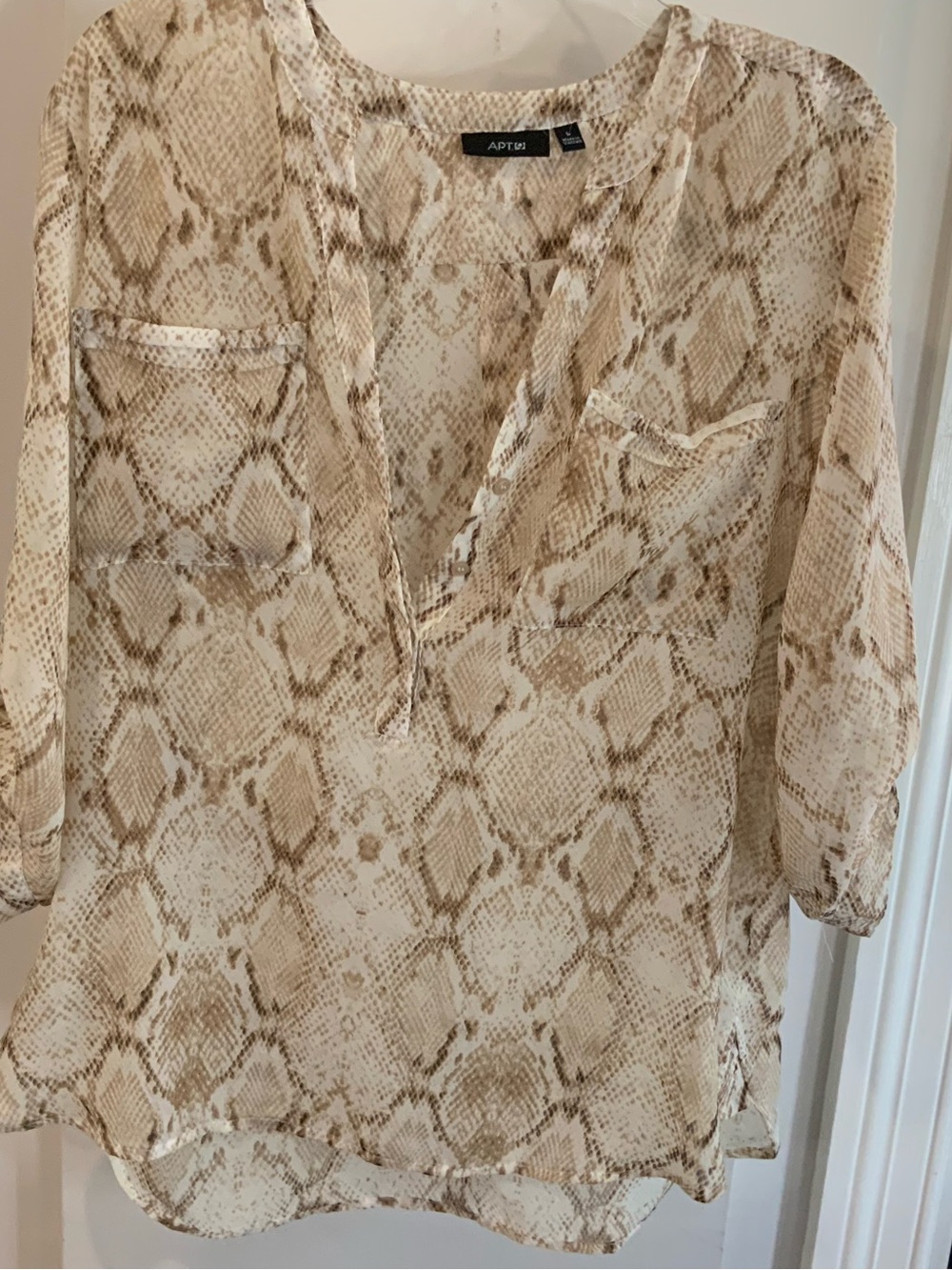 Apt. 9 Cream & Taupe Snake-Print Blouse size large. SKU 3104